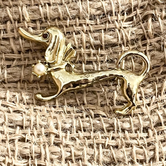 Vintage Dachshund Dog Gold Tone Rhinestone Eye Faux Pearl Brooch - Picture 2 of 14